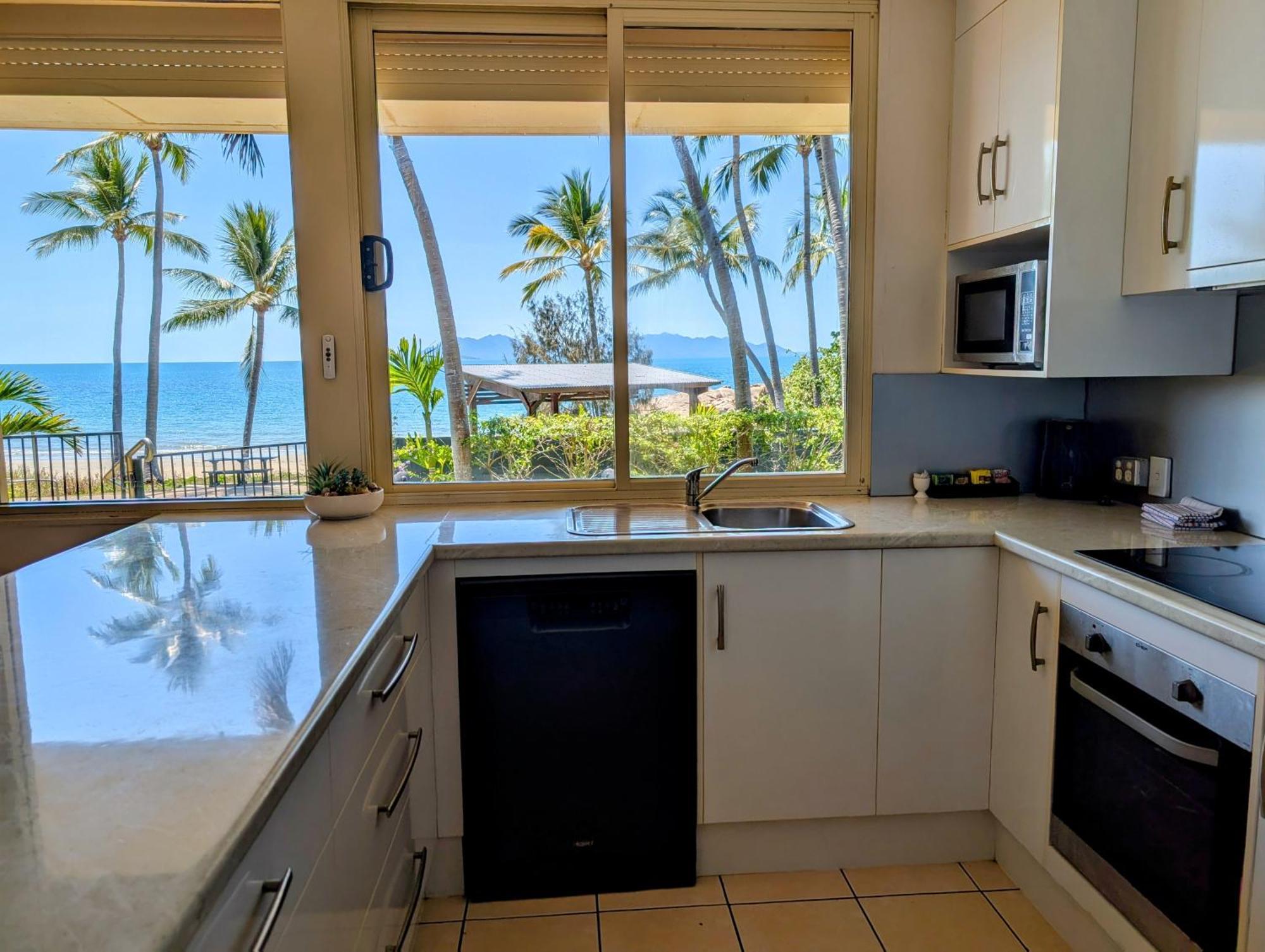 Rose Bay Resort Bowen Esterno foto