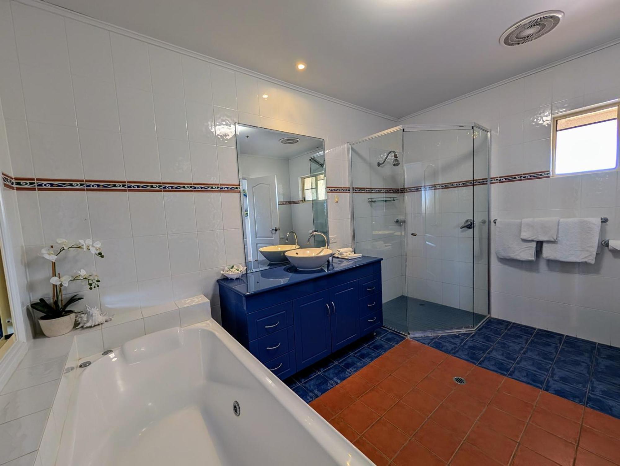 Rose Bay Resort Bowen Esterno foto