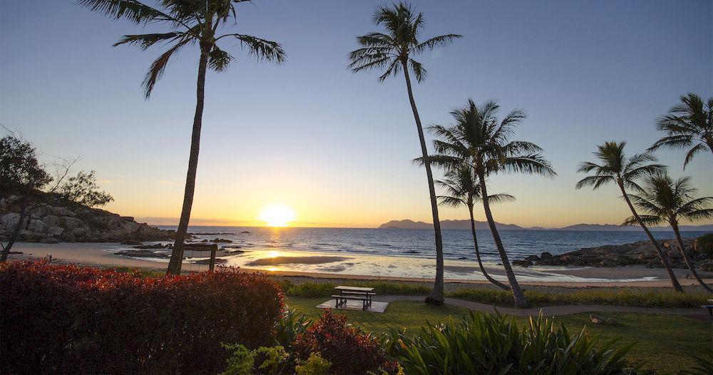 Rose Bay Resort Bowen Esterno foto